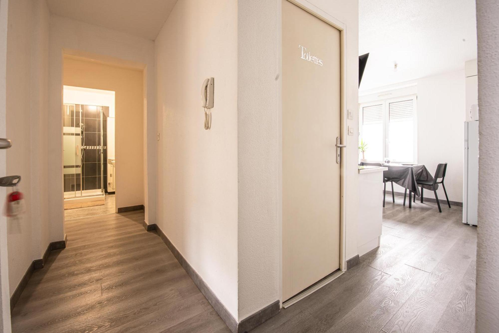 ミュルーズOasis Mulhousien - Rdc, Wifi, Parkingアパートメント エクステリア 写真